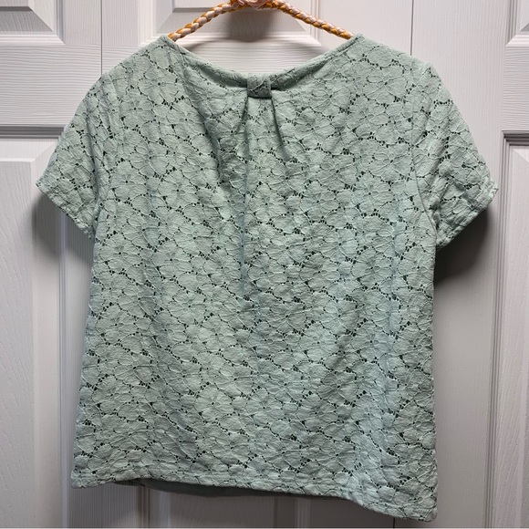 Beautiful top - Picture 3 of 6